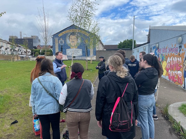 Students participate in a sight-seeing tour