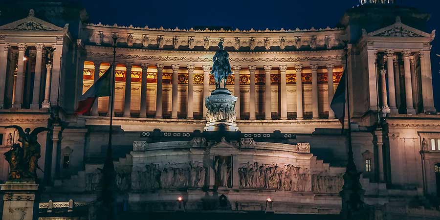 Architecture and statues in Rome