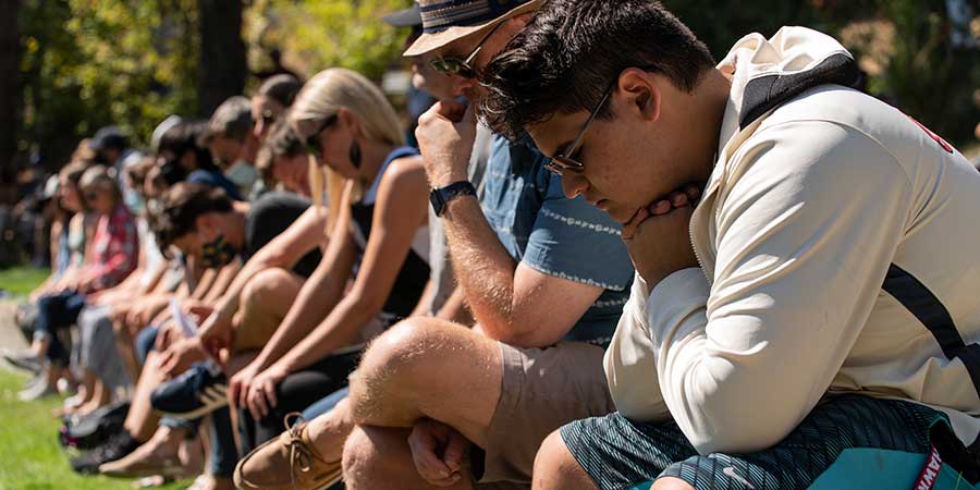 Students Praying During Welcome Weekend
