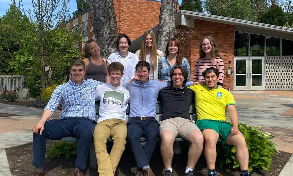 Caitlin's Honors 290 Class posing on a bench