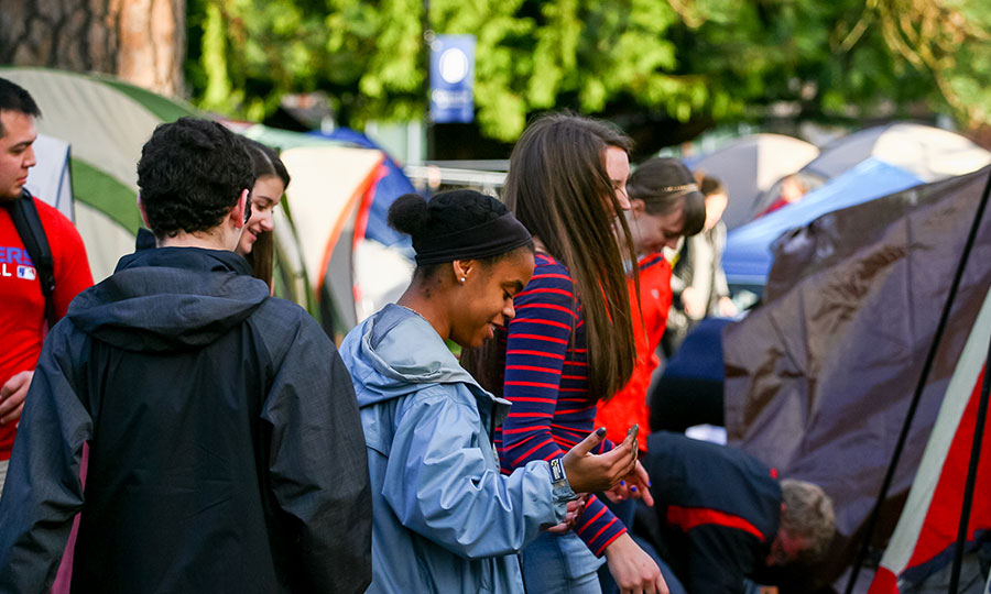 Students set up tents in the quad