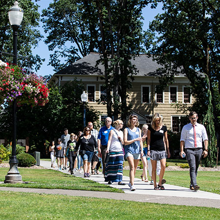 Student visit campus