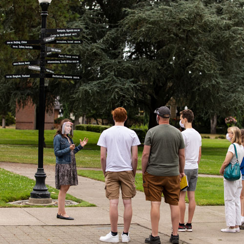 Student visit campus