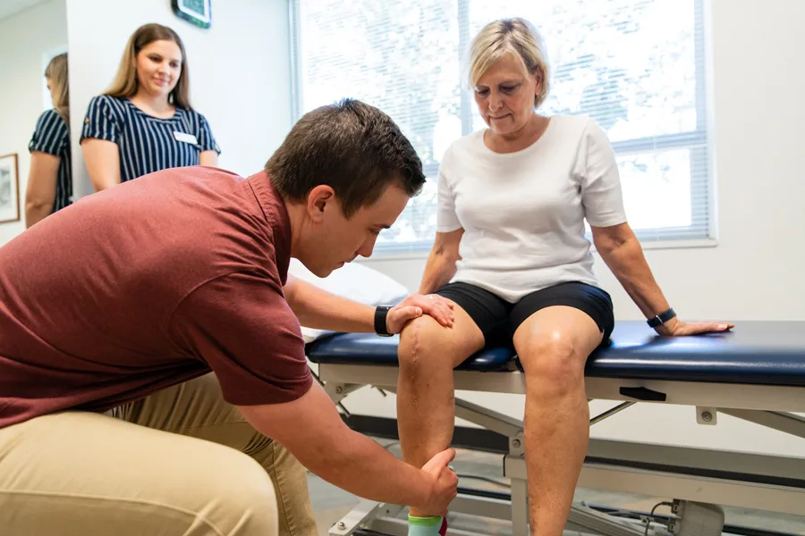 DPT student works with a client while an instructor looks on