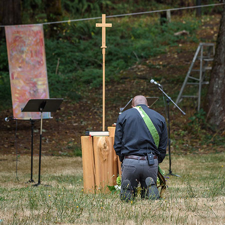 Kurtley Knight leading service at the Church of the Vine, Newberg, Oregon